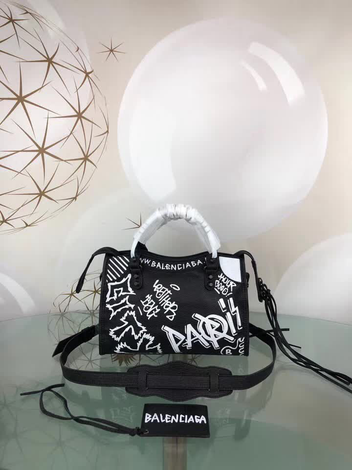 BALENCIAG巴黎世家 歐洲水貨 Balenciaga city小黑釘 限量 原廠爆裂紋羊皮 黑白塗鴉 手提肩背斜挎包  BL1759